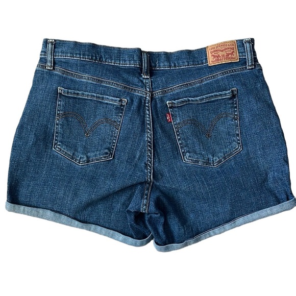 Levi’s Mid-Length Denim Shorts - Picture 2 of 3